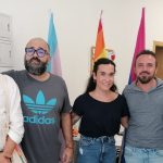 Foto de grupo de representantes de CEAR junto con parte del equipo de Diversitat